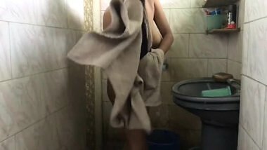 Tamil Sexy Bhabhi Caught Masturbating In Shower
