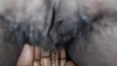 Aunty Pussy Fingering Hrd She Cant Resist Leaking Huge