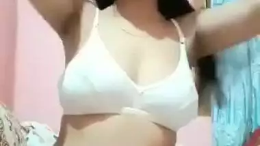 Desi cute collage girl show her sexy boobs