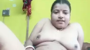 Horny Desi Boudi Masturbating Part 2