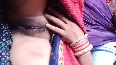 Hairy pussy showing xxx desi village bhabhi