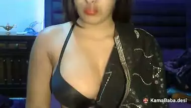 Hot and curvy Desi Bhabhi nude webcam video