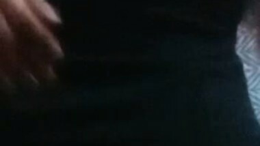 Modern Indian girl dildoing pussy viral MMS