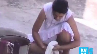 Upskirt video of desi aunty without a panty