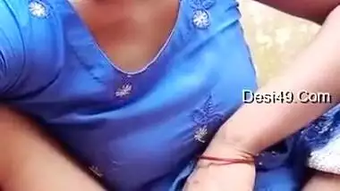 Today Exclusive- Desi Bhabhi Record Her Fingerring Clip For Lover