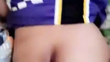 Extreme cumshot on indian cougars ass
