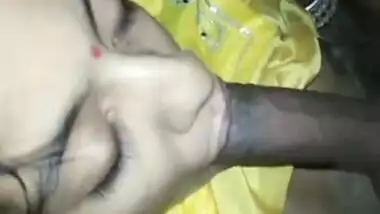Married Bhabi giving Blowjob first time