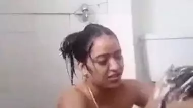 Bathroom sex video of Pakistani couple