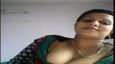 Mallu devika aunty big boobs pulled out