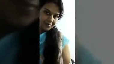 Tamil married girl showing her boobs with audio