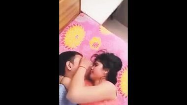 Desi aunty porn video with hubby’s friend