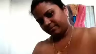 Indian woman with round XXX titties exposes them so shamelessly