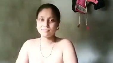 Cheating dehati hottie making her naked selfie in a bathroom