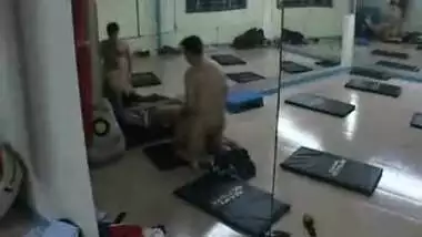 Desi hot wife seduced by muscular gym instructor and riding him in gym