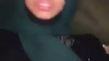 A cheap Muslim whore enjoys her first desi chudai