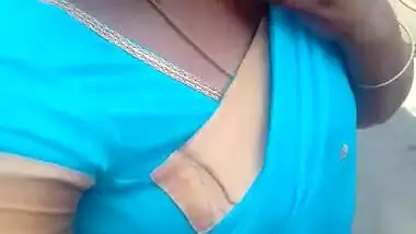 Tamil hot view of aunty in busstop