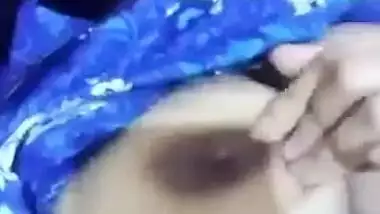 Hijabi Girl Showing Her Juicy Pussy