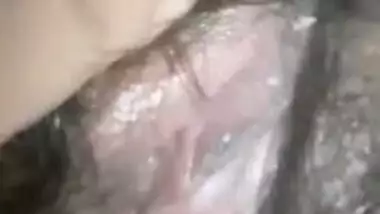 Indian girl has full lips and boobs to flash in her XXX broadcast