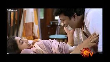 Divya Unni (South Actress) Getting Hot in Movie – FSIBlog