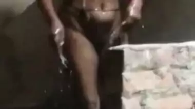 Nude desi nari bathing video leaked online