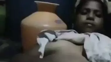 Lonely bhabhi boobs show and pussy rubbing