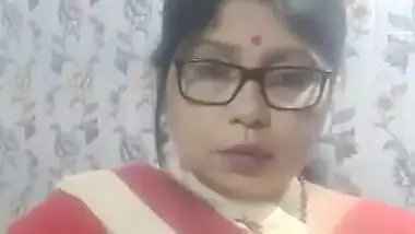 Sexy Indian Milf Showing Boobs And Pussy
