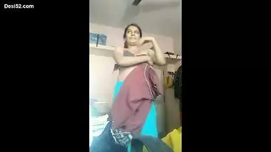 Sexy Desi Bhabhi Showing