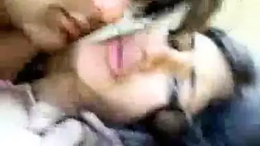 Sex HD video of an dilettante girlfriend enjoying an outdoor sex session
