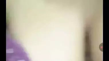 Milf strips and shows her naked body in the Tamil sex video