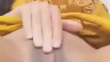 Desi girl masturbating fingering