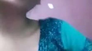 My Gf Shows Her Boobs On VideoCall. Very horny...