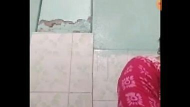 Bangladeshi bhabhi naked bath for her lover
