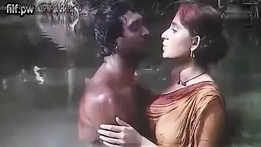 Sexy Indian Actress Roopa Showing Hot Boobs In Movie