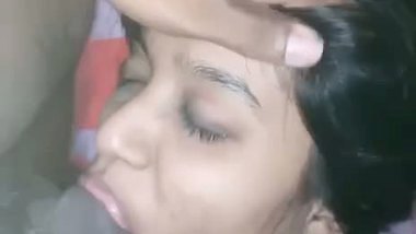 College girl blowjob in viral Srilankan sex