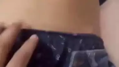 Pervert fingers his new GF in the Hindi sexy bf