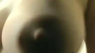 Bollywood actress Sunny Leone squeezes her juicy boobs