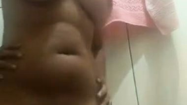 Lankan Girl In Bathroom