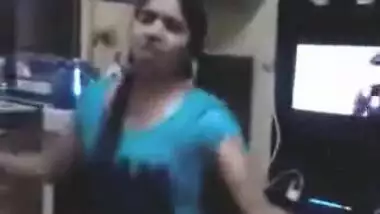 Tamil girl nude dancing on cam.