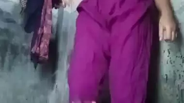 Village girl pissing and bathing unseen desi xxx