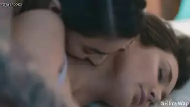 Bani J kissing Lisa Ray