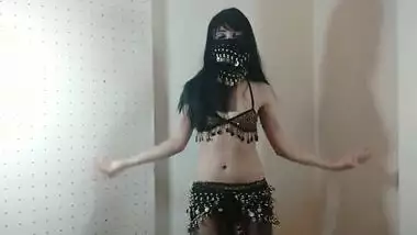 Exotic whore dancing