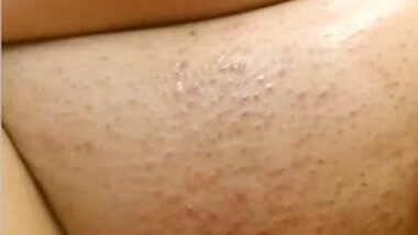 SEXY AND BEAUTIFUL GIRL SHOWS PUSSY