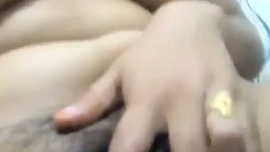 Indian girl nude fingering hairy pussy viral MMS