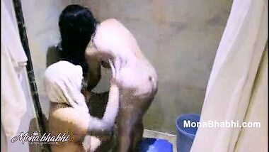 milf desi bhabhi sucking big cock giving blowjob while taking shower