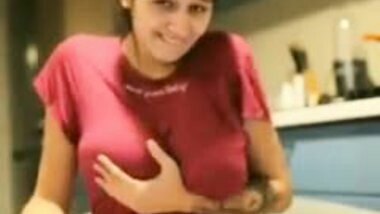 boobs bouncing (non-nude)