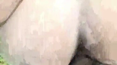 Young couple’s outdoor bf sexy video on the farm