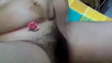 horny desi bhabhi return and fingering pussy