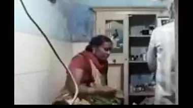 Sexy Gujarati Aunty Fingered In Clinic