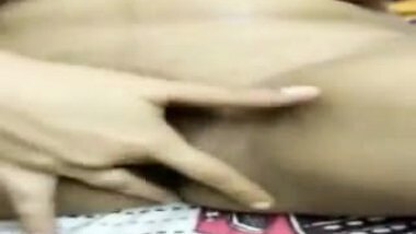 DESI GIRL FINGERING HER PUSSY HARD MOANING