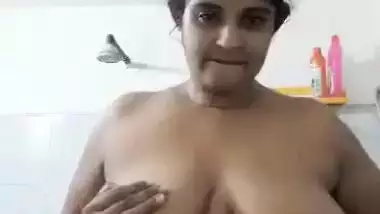 Big ass mature Bhabhi teasing on cam